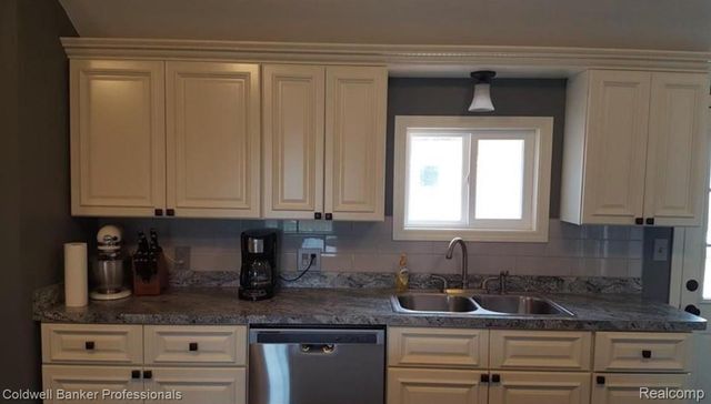 270 Indian Trail, Deerfield Township, MI 48421