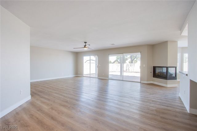 2704 Coventry Green Avenue, Henderson, NV 89074