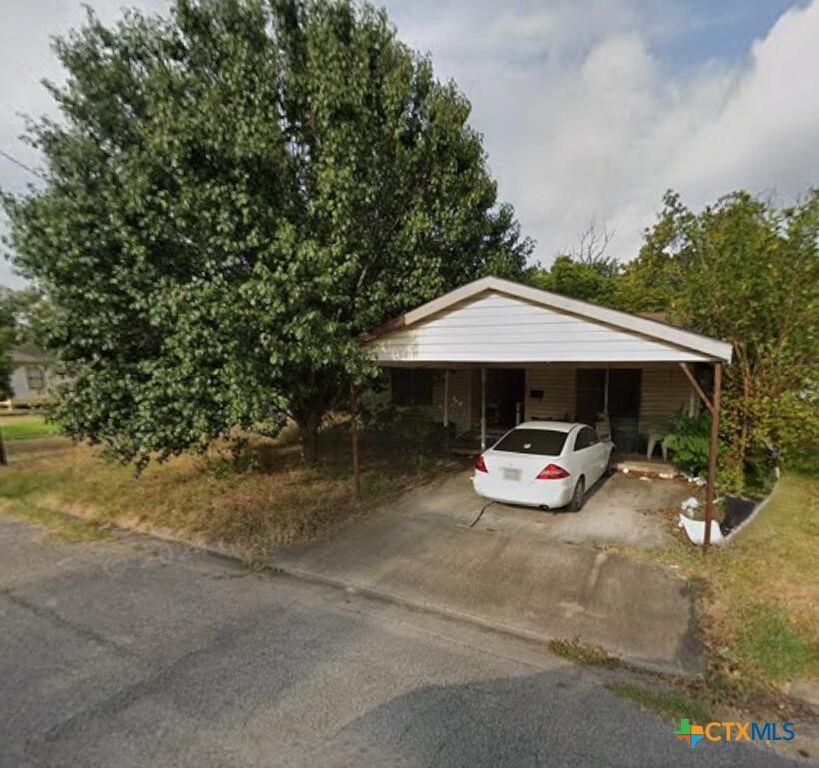 Image 1 of property listing at 1807 N Wheeler Street, Victoria, TX 77901