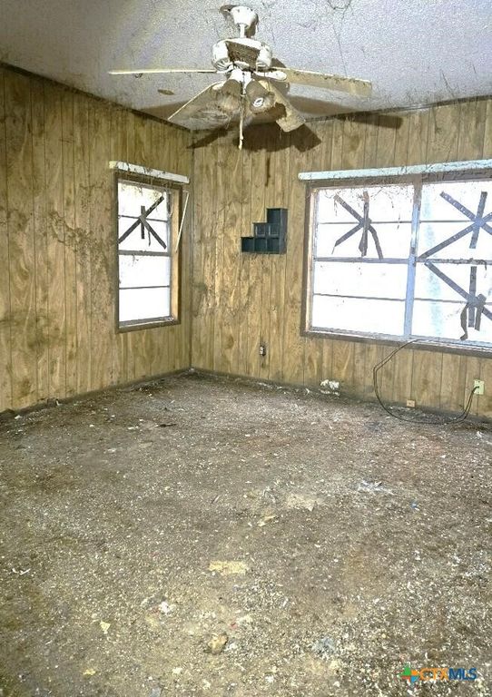 Image 2 of property listing at 1807 N Wheeler Street, Victoria, TX 77901