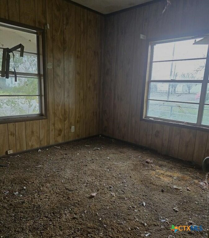 Image 3 of property listing at 1807 N Wheeler Street, Victoria, TX 77901