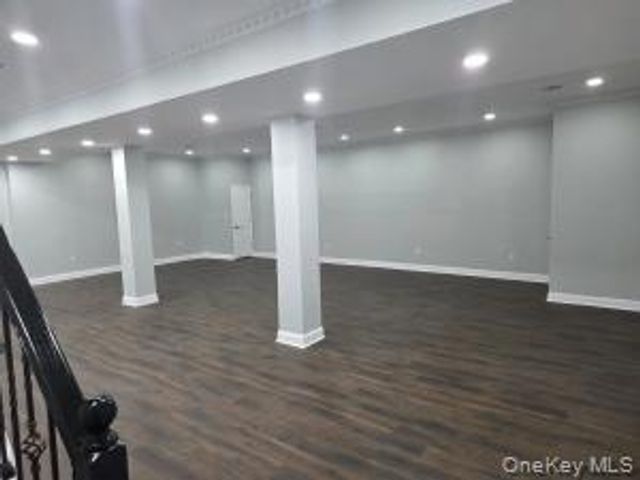 171 South Street, New Hyde Park, NY 11040