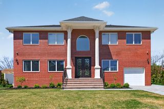 171 South Street, New Hyde Park, NY 11040