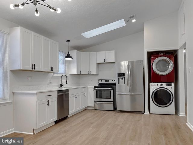 2094 CHAPELSIDE CT, Waldorf, MD 20602