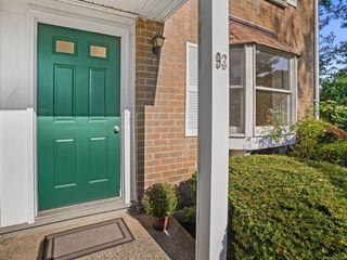 240 Sunnyridge Avenue APT 93, Fairfield, CT 06824