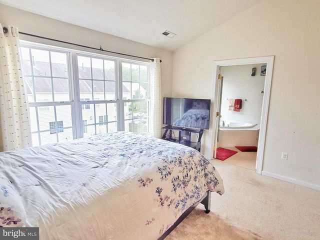 17513 VICTORIA FALLS DR, Dumfries, VA 22025