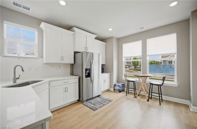 2000 Barton LN, Chesapeake, VA 23322