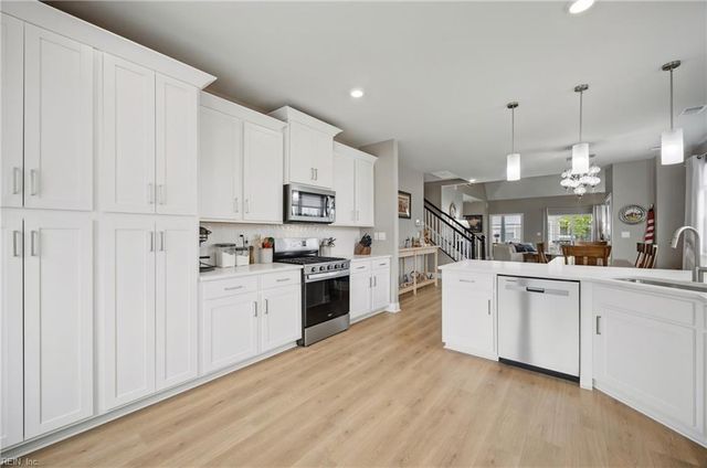 2000 Barton LN, Chesapeake, VA 23322
