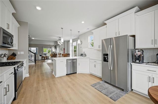 2000 Barton LN, Chesapeake, VA 23322