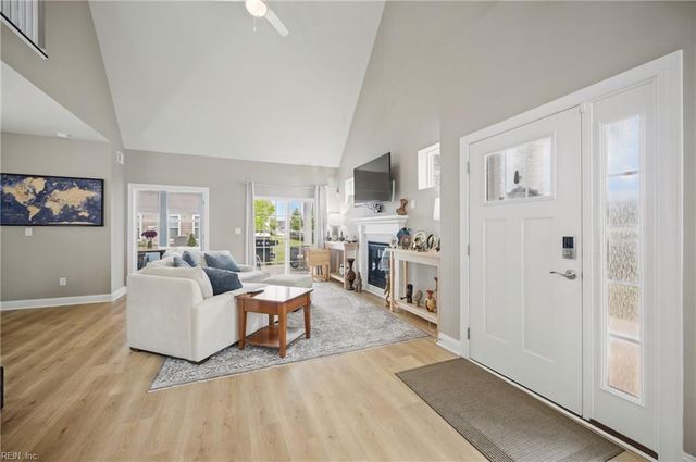 2000 Barton LN, Chesapeake, VA 23322