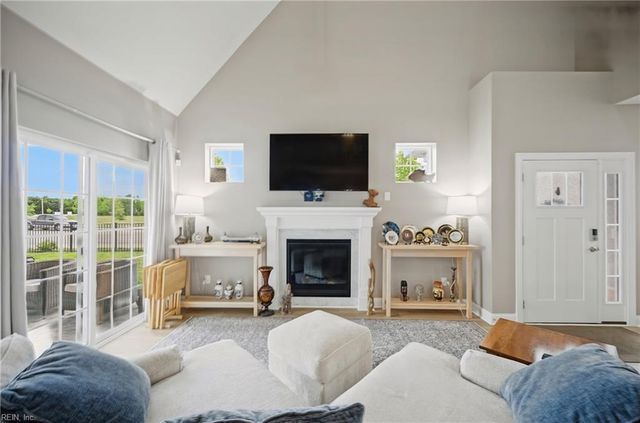 2000 Barton LN, Chesapeake, VA 23322
