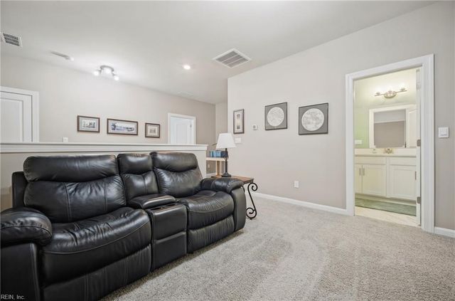 2000 Barton LN, Chesapeake, VA 23322