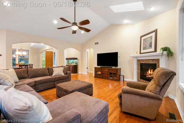 34225 Thornbrook Drive, Farmington Hills, MI 48335
