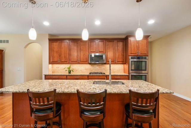 34225 Thornbrook Drive, Farmington Hills, MI 48335