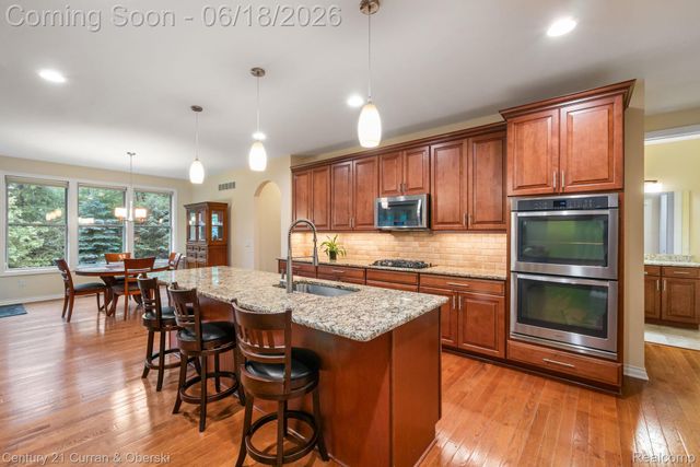 34225 Thornbrook Drive, Farmington Hills, MI 48335