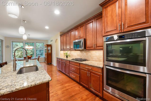 34225 Thornbrook Drive, Farmington Hills, MI 48335