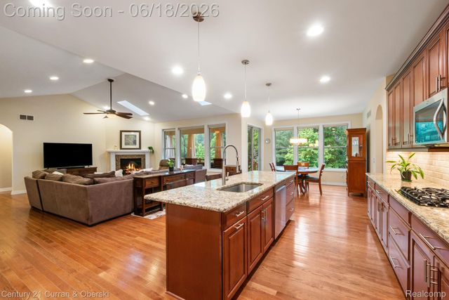 34225 Thornbrook Drive, Farmington Hills, MI 48335