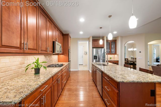 34225 Thornbrook Drive, Farmington Hills, MI 48335