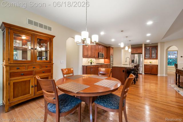 34225 Thornbrook Drive, Farmington Hills, MI 48335