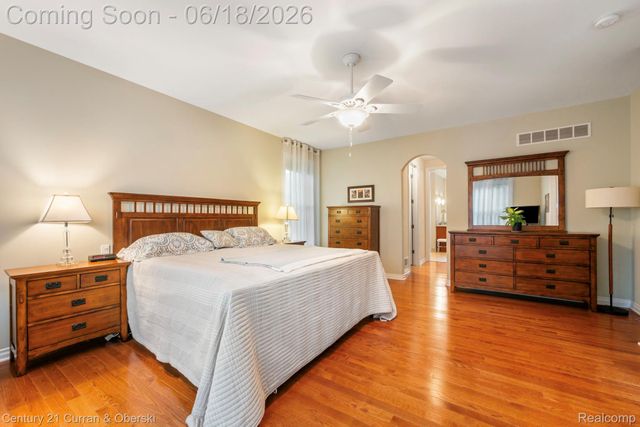 34225 Thornbrook Drive, Farmington Hills, MI 48335