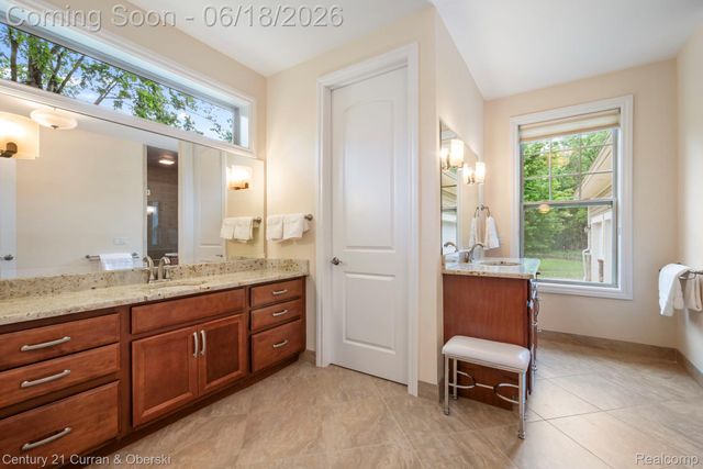 34225 Thornbrook Drive, Farmington Hills, MI 48335