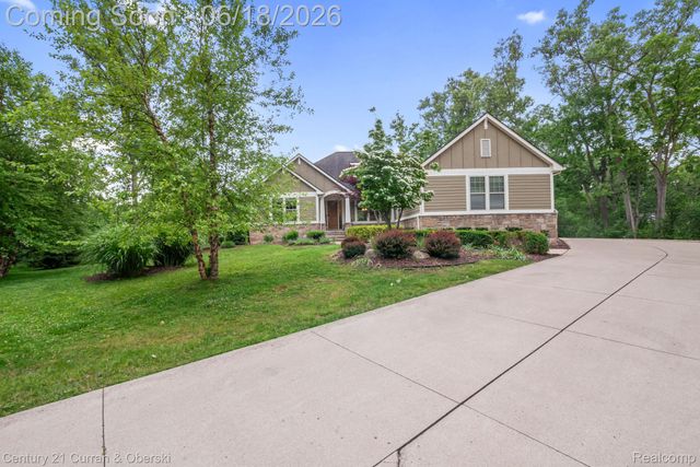 34225 Thornbrook Drive, Farmington Hills, MI 48335