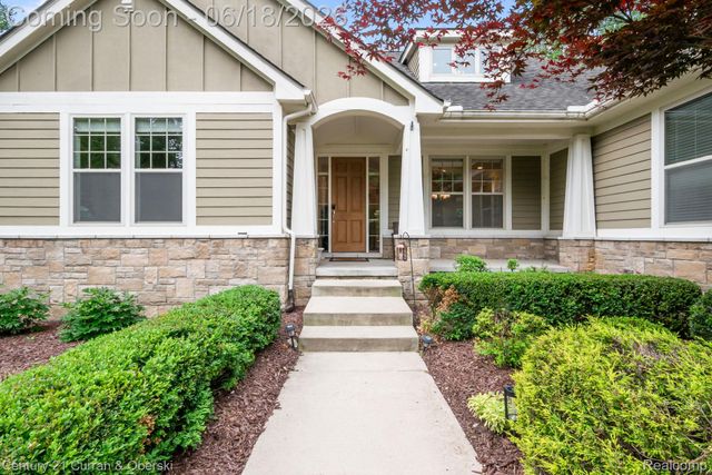 34225 Thornbrook Drive, Farmington Hills, MI 48335