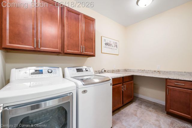 34225 Thornbrook Drive, Farmington Hills, MI 48335