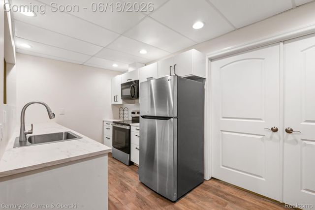 34225 Thornbrook Drive, Farmington Hills, MI 48335