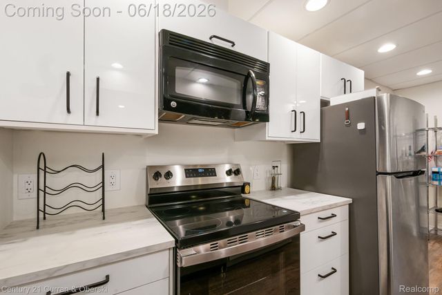 34225 Thornbrook Drive, Farmington Hills, MI 48335