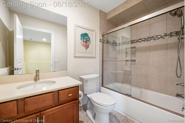 34225 Thornbrook Drive, Farmington Hills, MI 48335