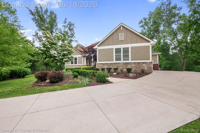 34225 Thornbrook Drive, Farmington Hills, MI 48335