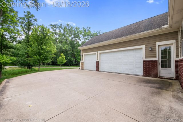 34225 Thornbrook Drive, Farmington Hills, MI 48335
