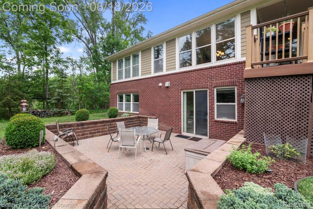34225 Thornbrook Drive, Farmington Hills, MI 48335