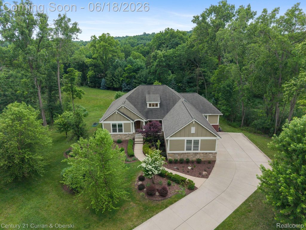 34225 Thornbrook Drive, Farmington Hills, MI 48335