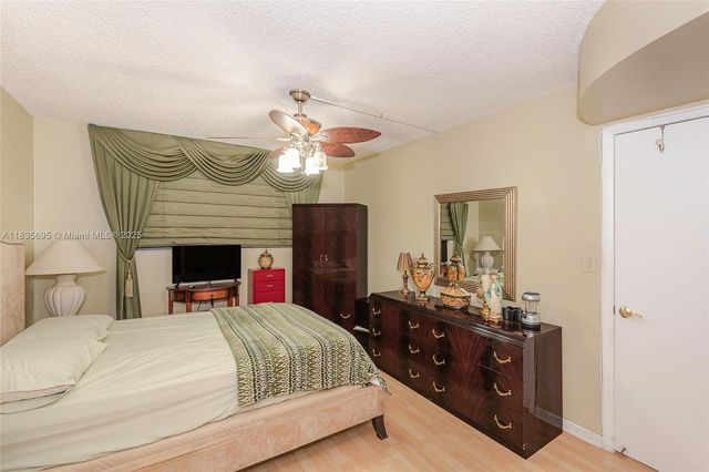 901 Colony Point Cir 107, Pembroke Pines, FL 33026