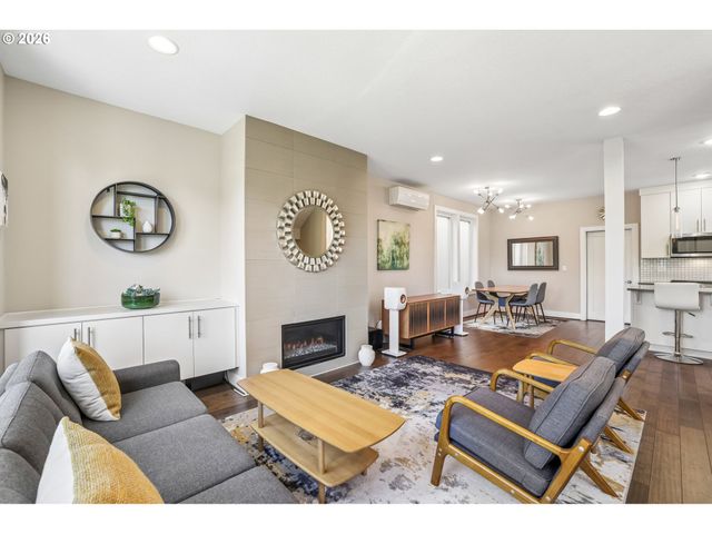 567 Sw CHINOOK Ter, Portland, OR 97225