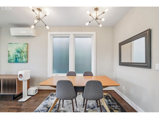 567 Sw CHINOOK Ter, Portland, OR 97225