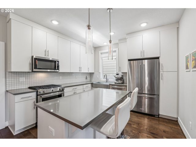 567 Sw CHINOOK Ter, Portland, OR 97225