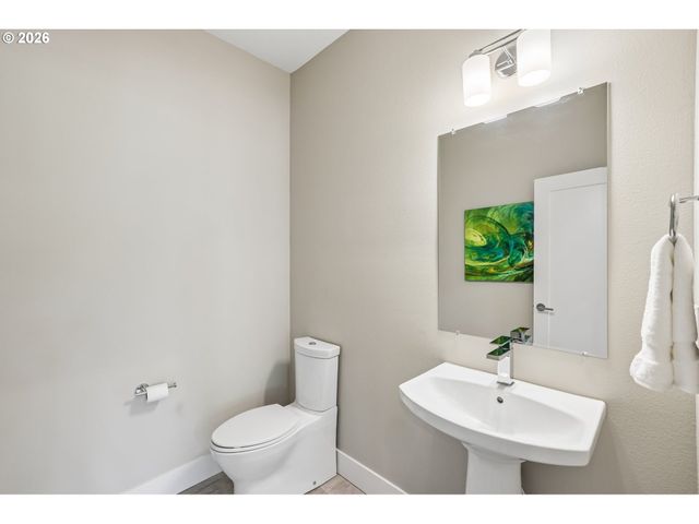 567 Sw CHINOOK Ter, Portland, OR 97225