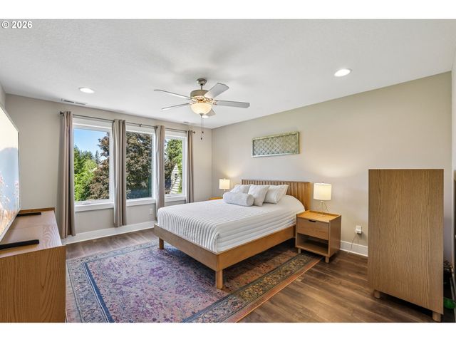 567 Sw CHINOOK Ter, Portland, OR 97225
