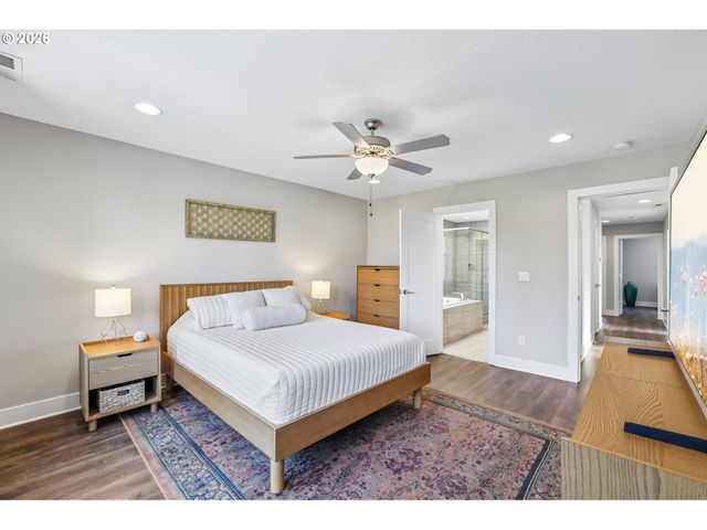 567 Sw CHINOOK Ter, Portland, OR 97225