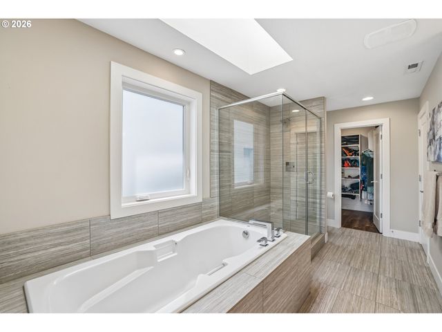 567 Sw CHINOOK Ter, Portland, OR 97225