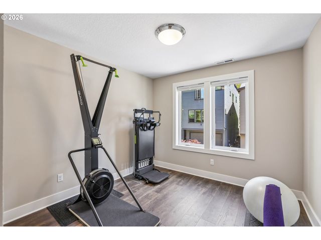 567 Sw CHINOOK Ter, Portland, OR 97225