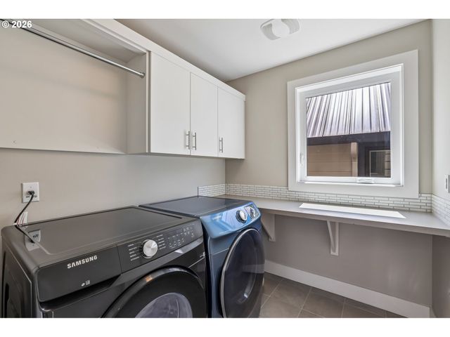 567 Sw CHINOOK Ter, Portland, OR 97225