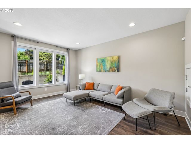 567 Sw CHINOOK Ter, Portland, OR 97225