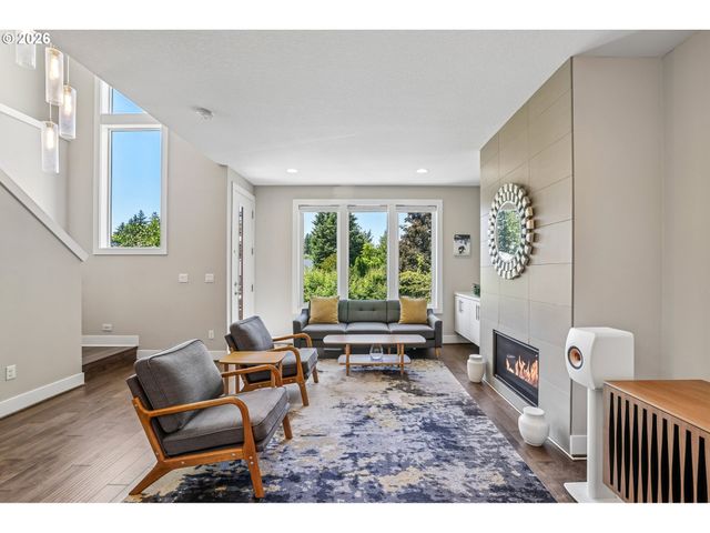 567 Sw CHINOOK Ter, Portland, OR 97225