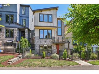 567 Sw CHINOOK Ter, Portland, OR 97225