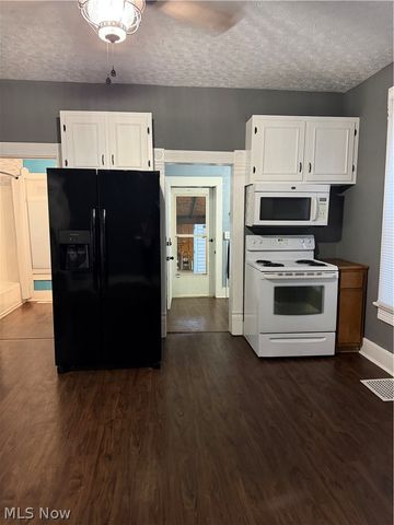 614 Hazlett Avenue NW, Canton, OH 44708