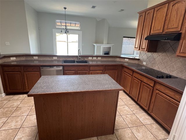 920 Chestnut Avenue, Burleson, TX 76028